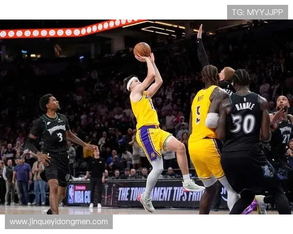 里夫斯关键上篮绝杀湖人险胜勇士晋级季后赛